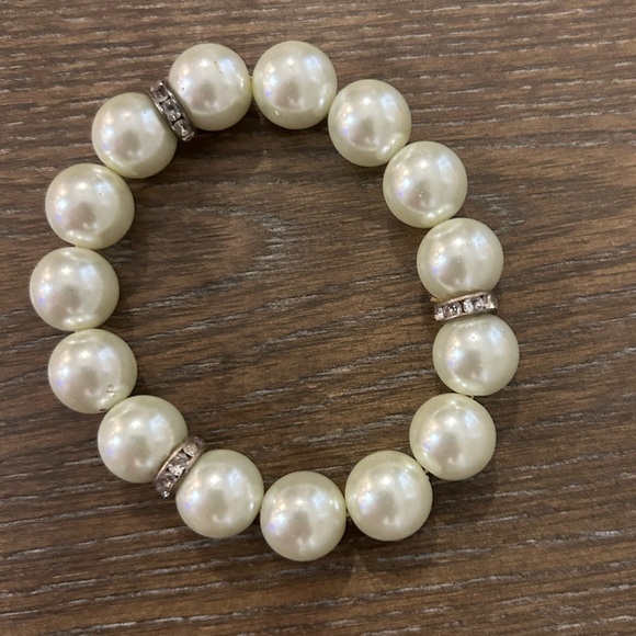 White Pearl Bracelet Beads With Rhinestone Spacers, Stretch Bracelet - Picture 2 of 3